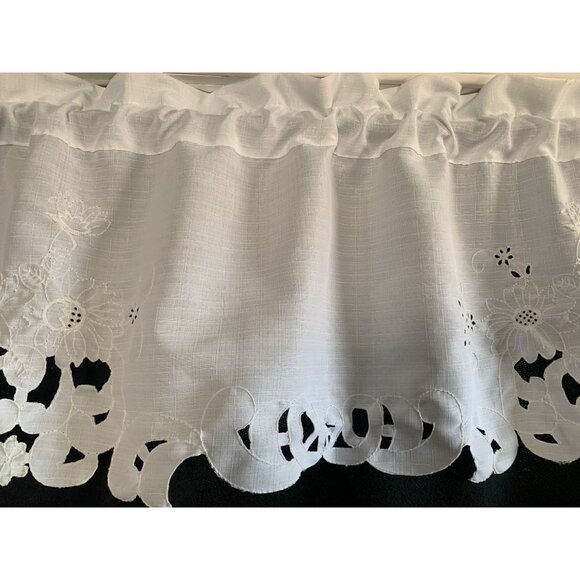 White Floral Embroidered Scalloped Cut Out Linen Curtain Valance 60"Wx14"L For W - Picture 3 of 7